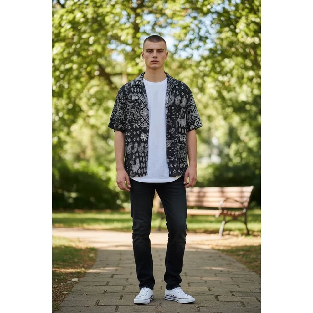No Boundaries M Men's Black White Bandana Print Short Sleeve Shirt - Picture 7 of 8